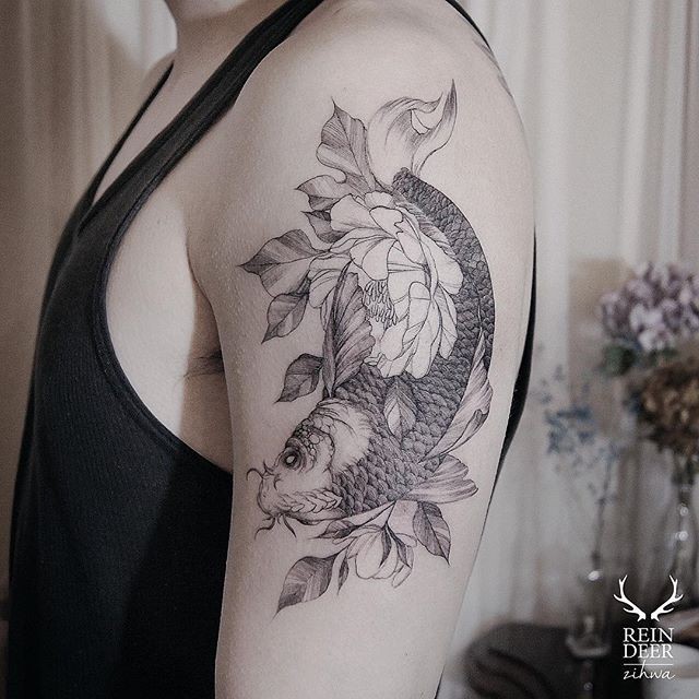 Accurate painted blackwork style shoulder tattoo of fish with flowers by Zihwa