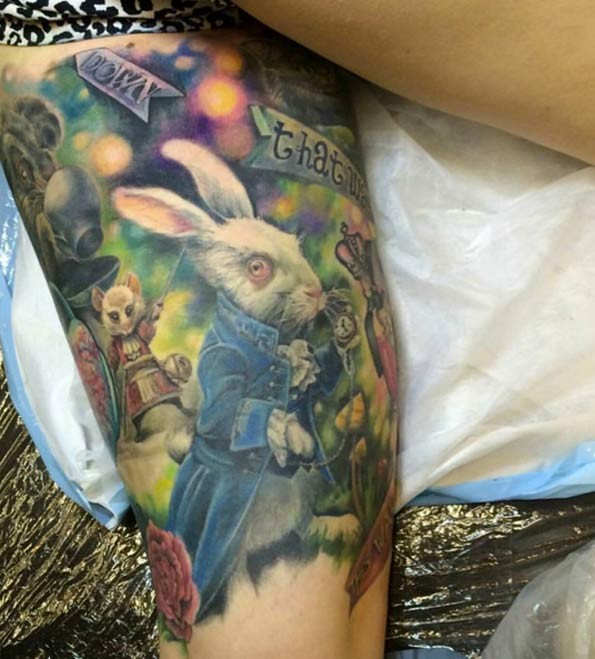 Tatuaje en el brazo,
tema estupendo de Alicia en el país de las Maravillas