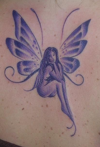 Tatuaje de hada de color púrpura