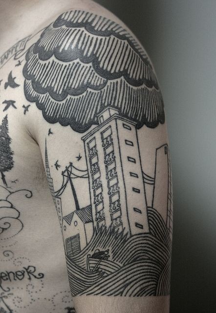 Tatuaje en el hombro, casa y inundación, líneas negras