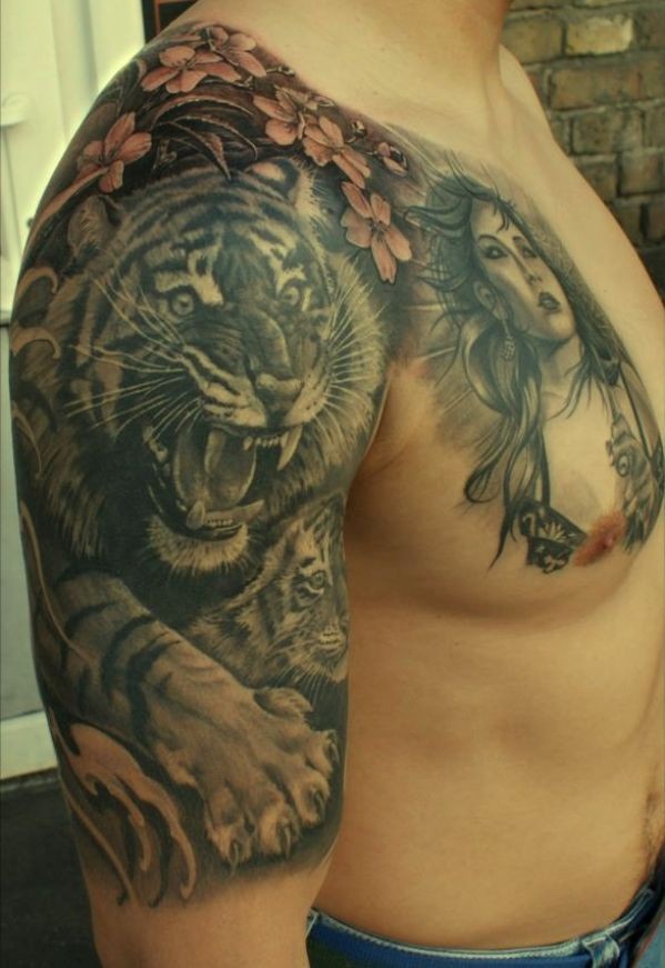 Amazing crouching tiger tattoo on shoulder