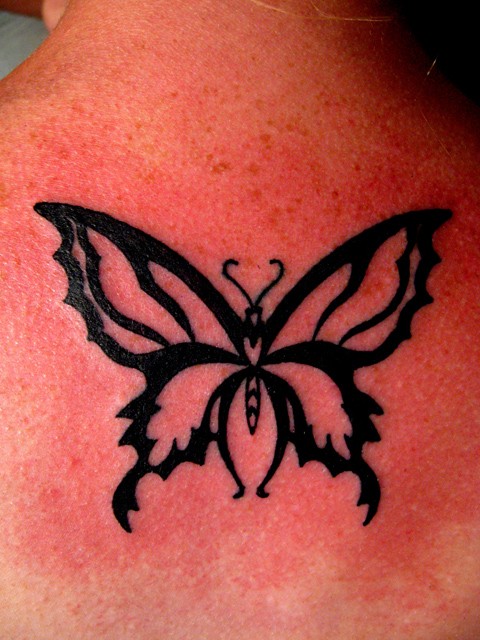 particolare semplice farfalla tatuaggio per donna