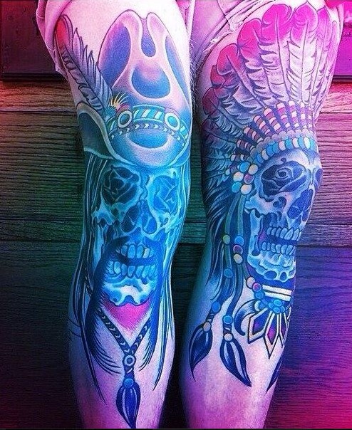 americano nativo molto dettagliato colorato indiano scheletro tatuaggio su gamba