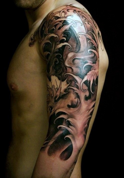Tatuaje en el brazo, olas siferentes magníficas, estilo asiático negro blanco