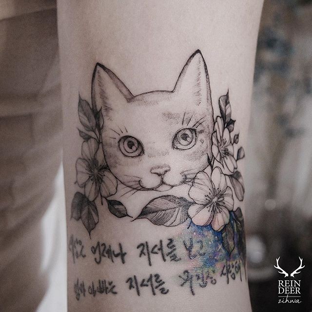 Estilo asiático tradicional linework por tatuagem Zihwa de gato com letras e flores