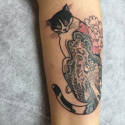 Asian traditional style colored Manmon cat tattoo by horitomo