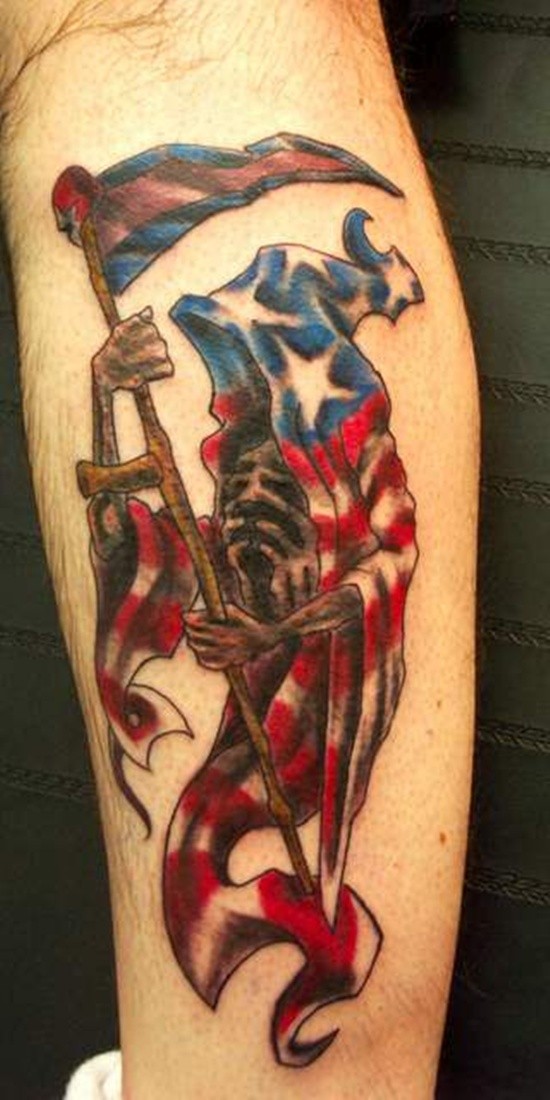 Tatuaje en la pierna,
esqueleto con guadaña   en bandera americana