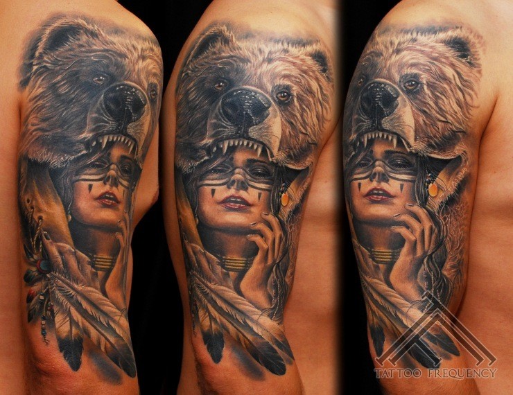 Tatuaje en el brazo,
chica con oso en la cabeza