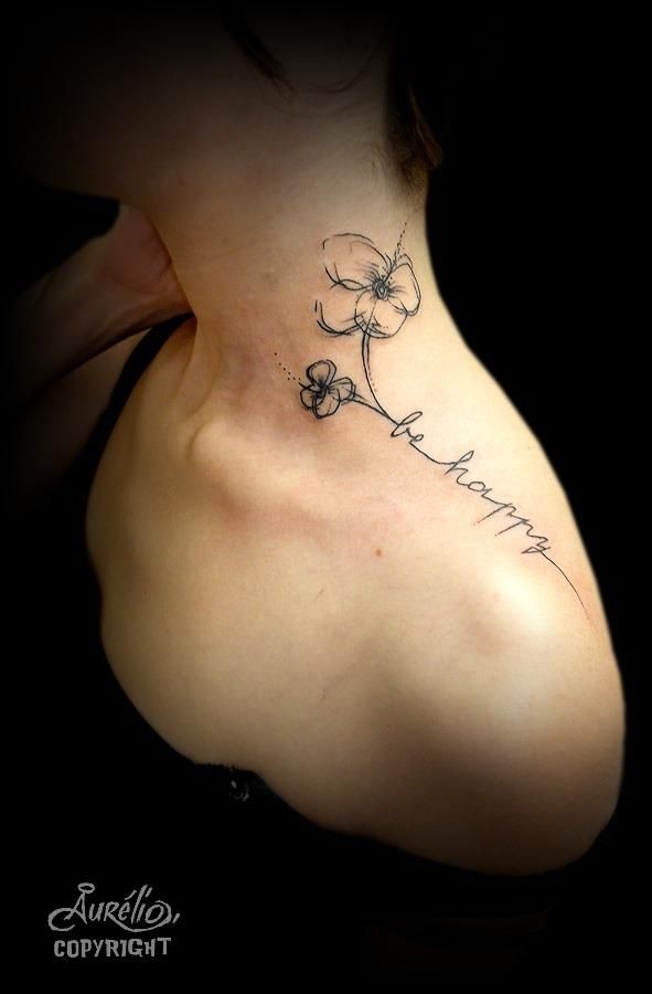Tatuaje en el hombro, flor grácil y sé feliz