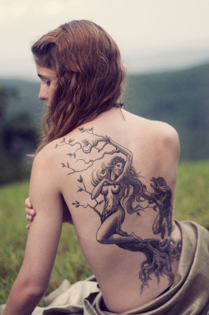 Tattoos schöne frauen rücken für 42 Totenkopf