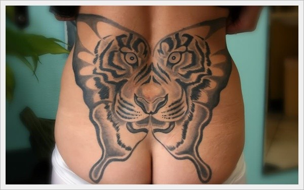 Tatuaje en la espalda, mariposa con cara de tigre en ella