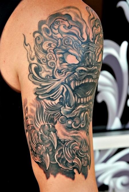 eccezzionale leone cinese tatuaggio in mezza manica