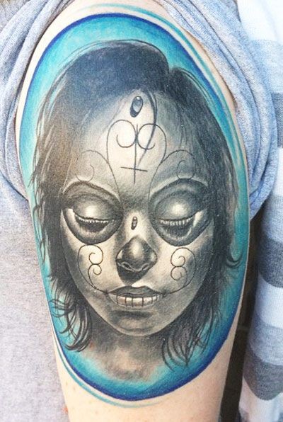 Erschütterndes Tattoo von Todesfrau