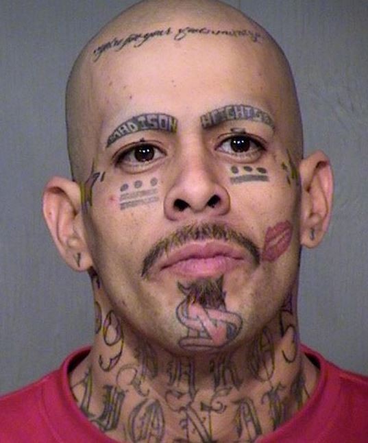 Erschütterndes Tattoo auf dem Gesicht für Männer