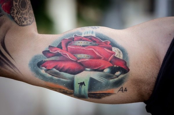 Awesome flower shaped colored alien ship with human tattoo on biceps ...