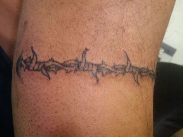 Awesome gray ink barbed wire tattoo