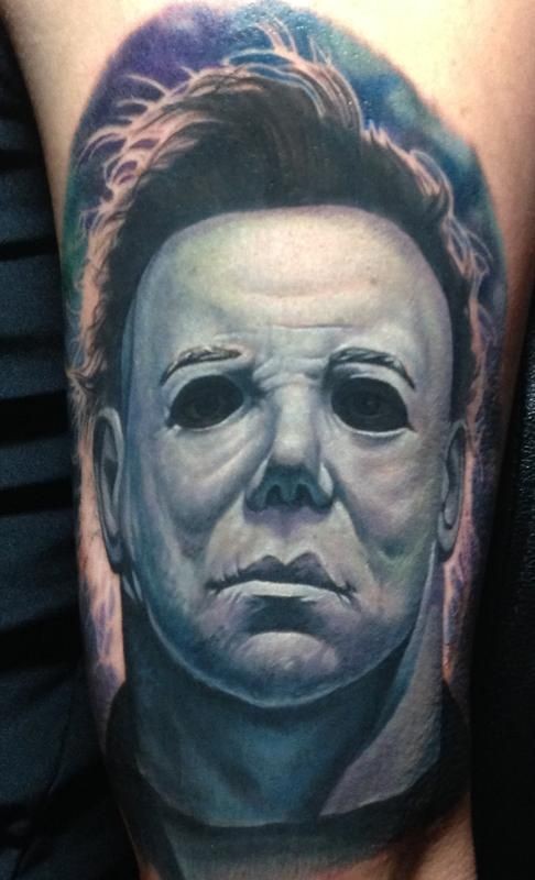 Tatuaje  de personaje michael myers de horror