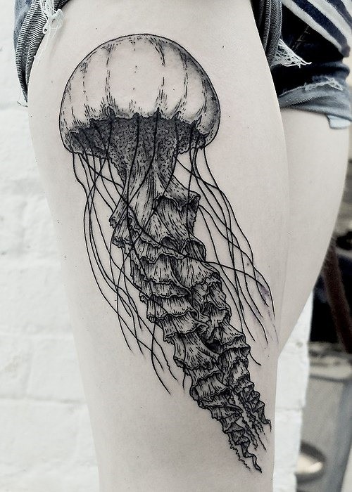 incredibile realistico medusa tatuaggio sulla coscia