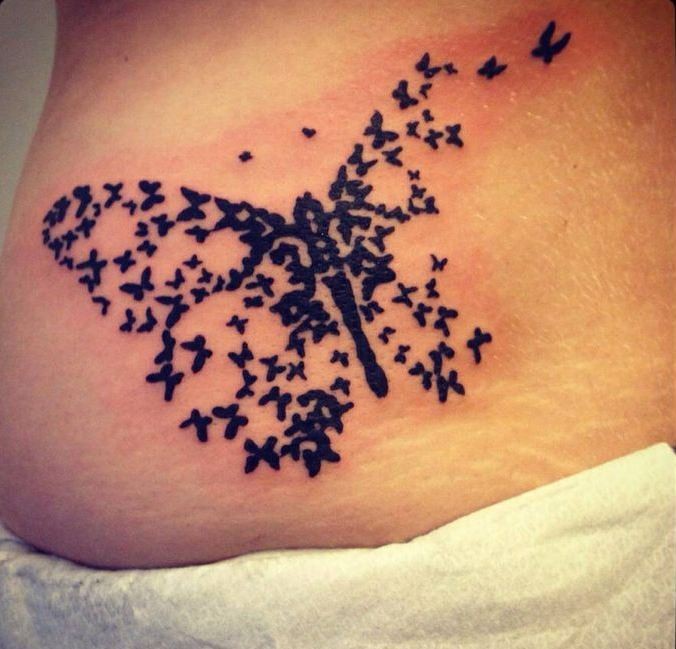 eccezionale piccole farfalle modello tatuaggio su piede di femmina