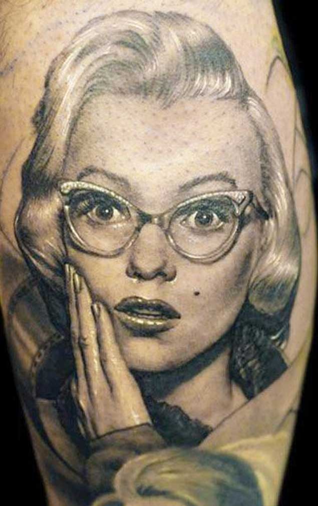 Tatuaje  de hermosa Marilyn Monroe sorprendida