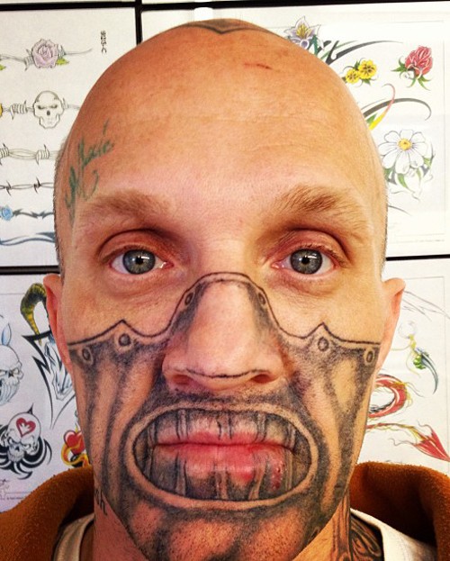 Tatuaje en la cara, máscara de hannibal lector