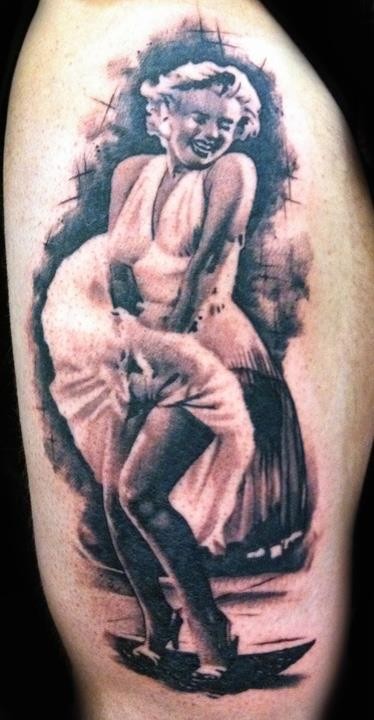 splendida Marlyn Monroe pinup ragazza tatuaggio