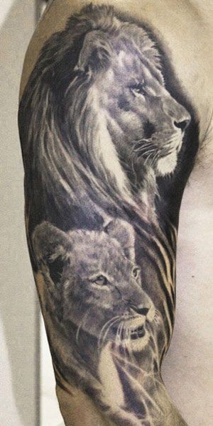 Tatuaje en el brazo, dibujo de león y leona