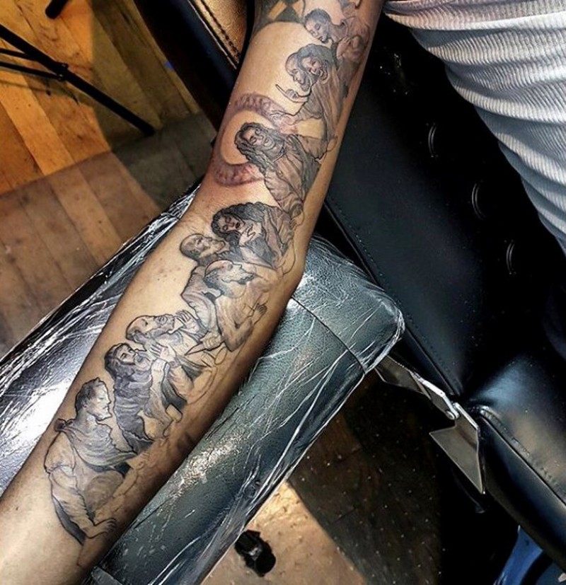 Tatuaje en el brazo, imagen la última cena divina