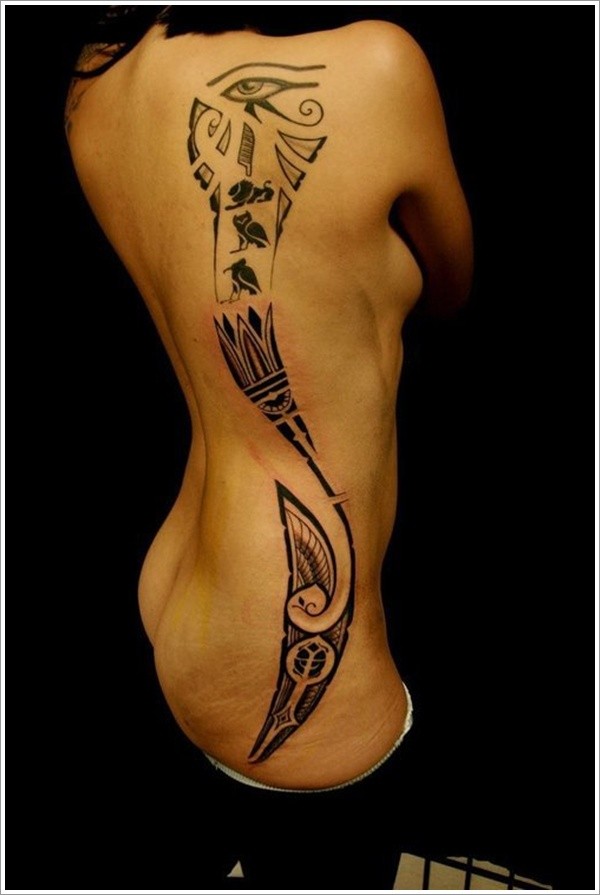 Tatuaggio lungo sulla schiena in stile egiziano