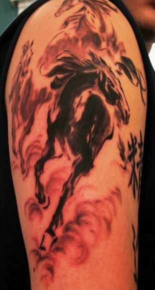 Tatuaje  de caballo saltón hermoso  en el brazo