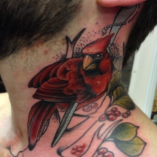 Schönes im illustrativen Stil rotes Vogel Tattoo am Hals