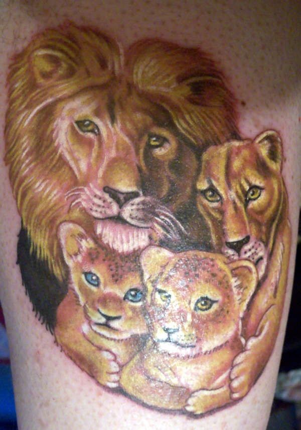 Tatuaje de bonita familia  de león