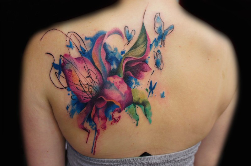 Beautiful looking colored scapular tattoo of big flower
