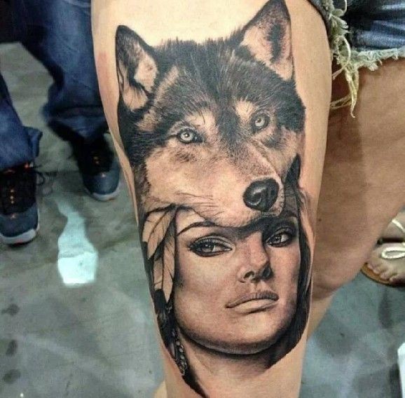 bellissima ragazza con maschera di lupo tatuaggio sulla coscia da Tee J Poole