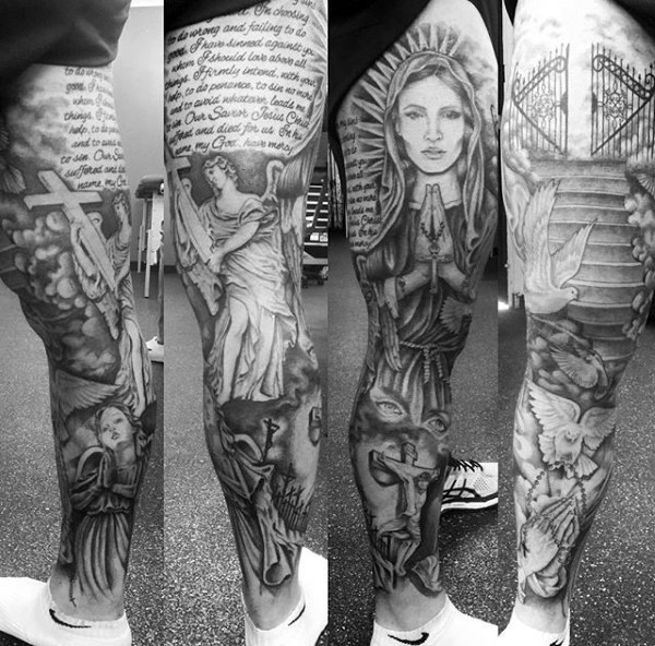 Schön gemaltes schwarzes und weißes religiöses Tattoo am ganzen Bein mit Schriftzug