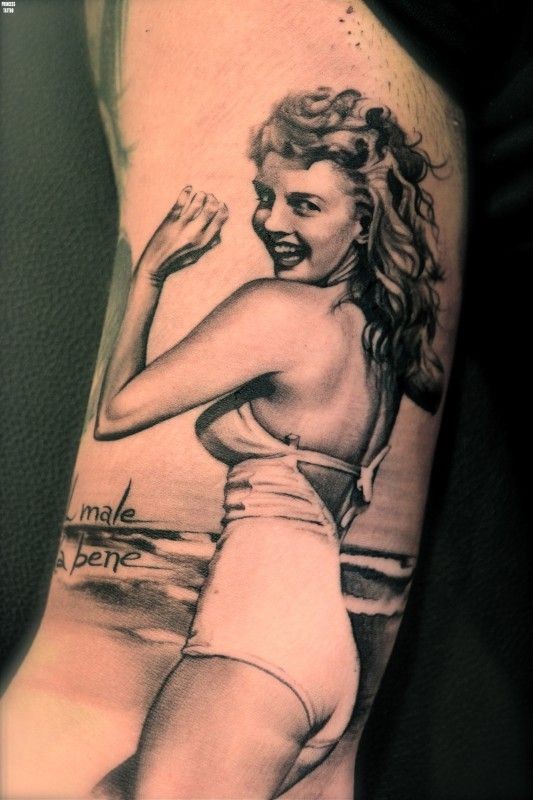 bellissima ragazza pin up tatuaggio di Silvia Priness