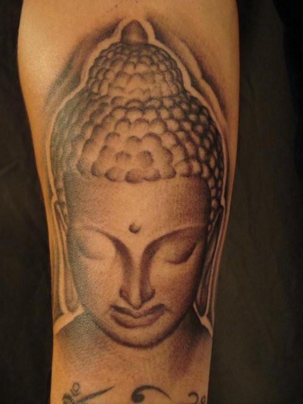 Schöner steinerner Buddha-Kopf Tattoo