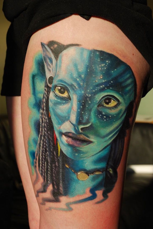 Big accurate painted colored Avatar woman hero tattoo on thigh