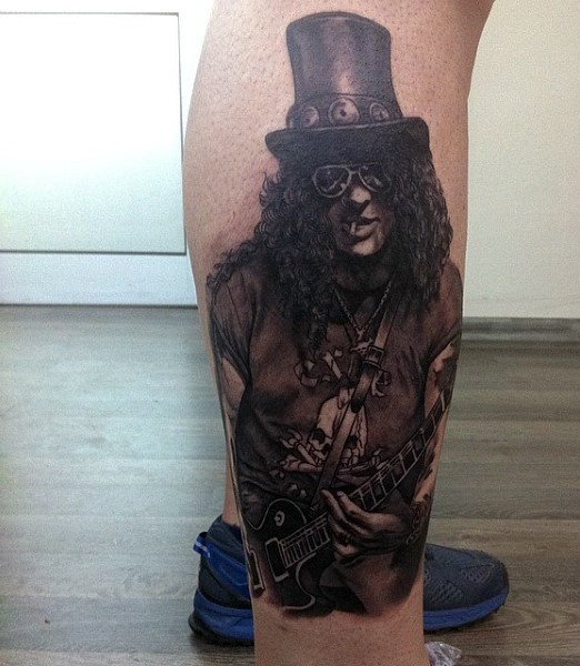 Tatuaje en la pierna,  Slash famoso estupendo de Guns and Roses