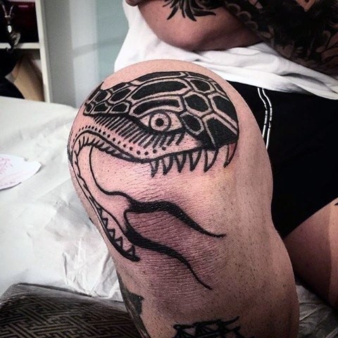 Big black ink knee tattoo of snake