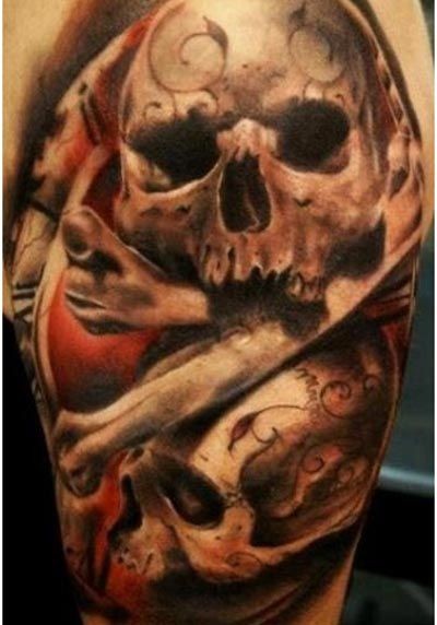 Tatuaje en el brazo,  cráneos con huesos, diseño estupendo volumétrico