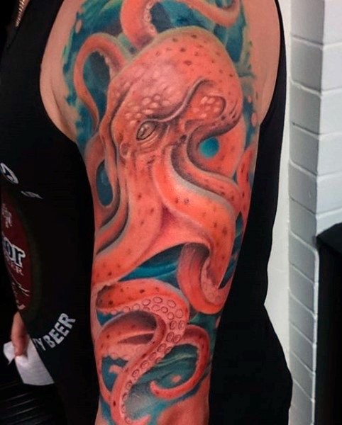 Tatuaje en el brazo,
pulpo realista en tonos pastel