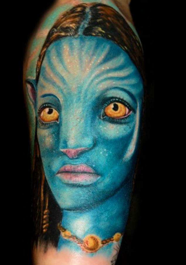 Big multicolored Avatar tribal woman tattoo on shoulder