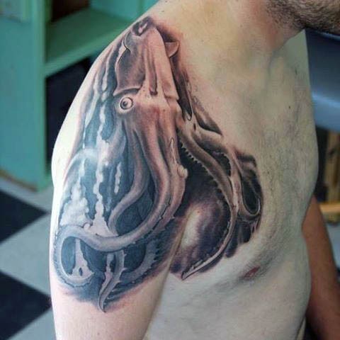 grande naturale inchiostro nero calamaro tatuaggio su spalla
