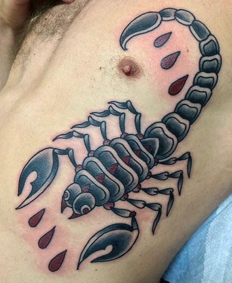 Großer im alten Stil farbiger Skorpion Tattoo an der Seite