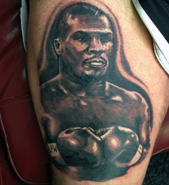 Big very detailed famous boxer portrait tattoo on thigh