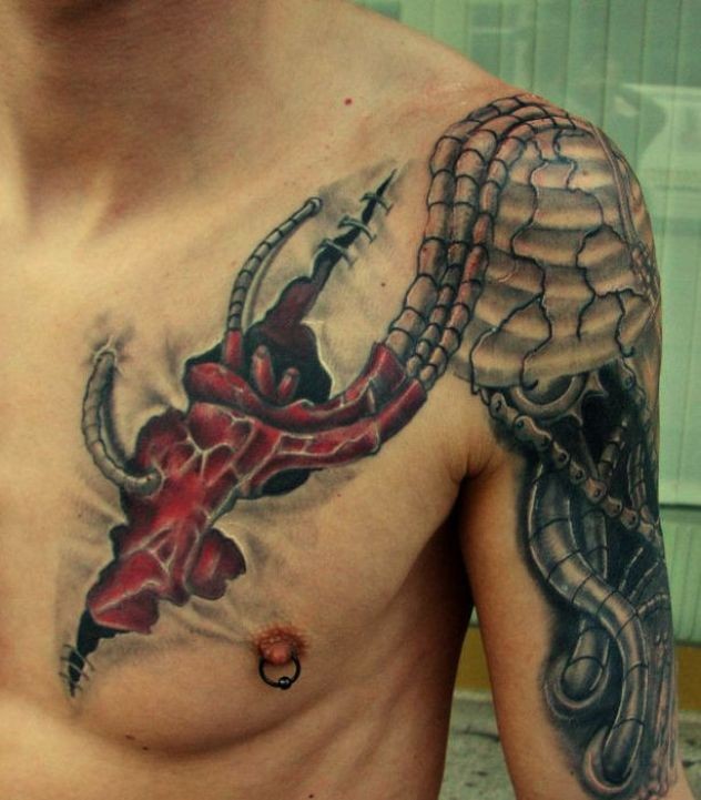 Biomechanisches Tattoo mit Oktopus an der Schulter