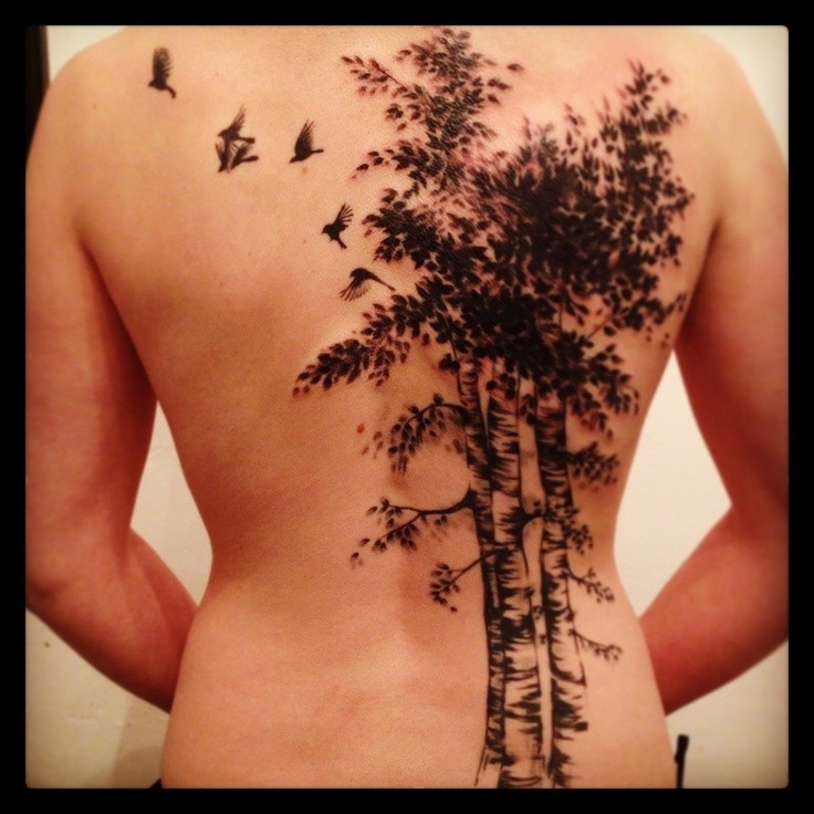 Birken und Vogel schwarzes Tattoo