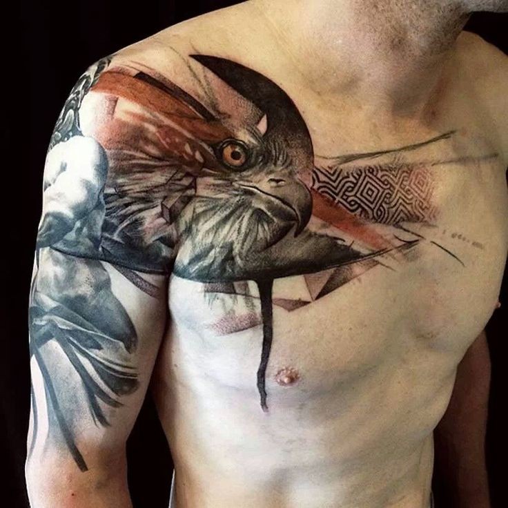 Vogel Adler Tattoo an der Schulter