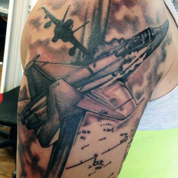 Schwarzer und grauer Stil erstaunlich aussehendes Schulter Tattoo mit modernen Militärflugzeugen